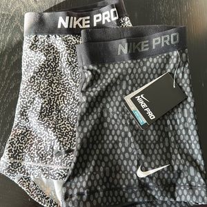 NWT and NWOT Nike Pro Large